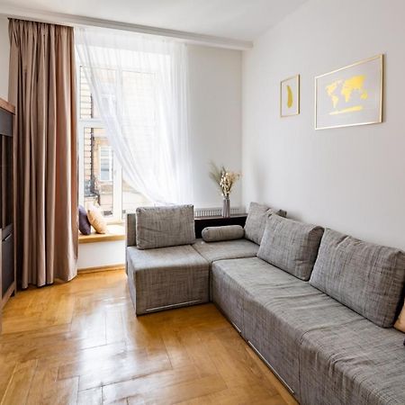 Three Bedroom Apartment On Rynok Square Lviv Exterior photo