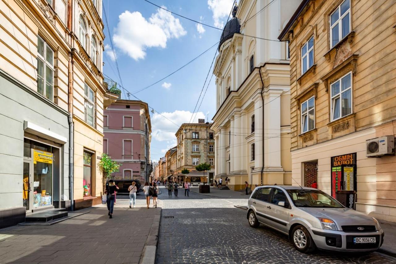 Three Bedroom Apartment On Rynok Square Lviv Exterior photo