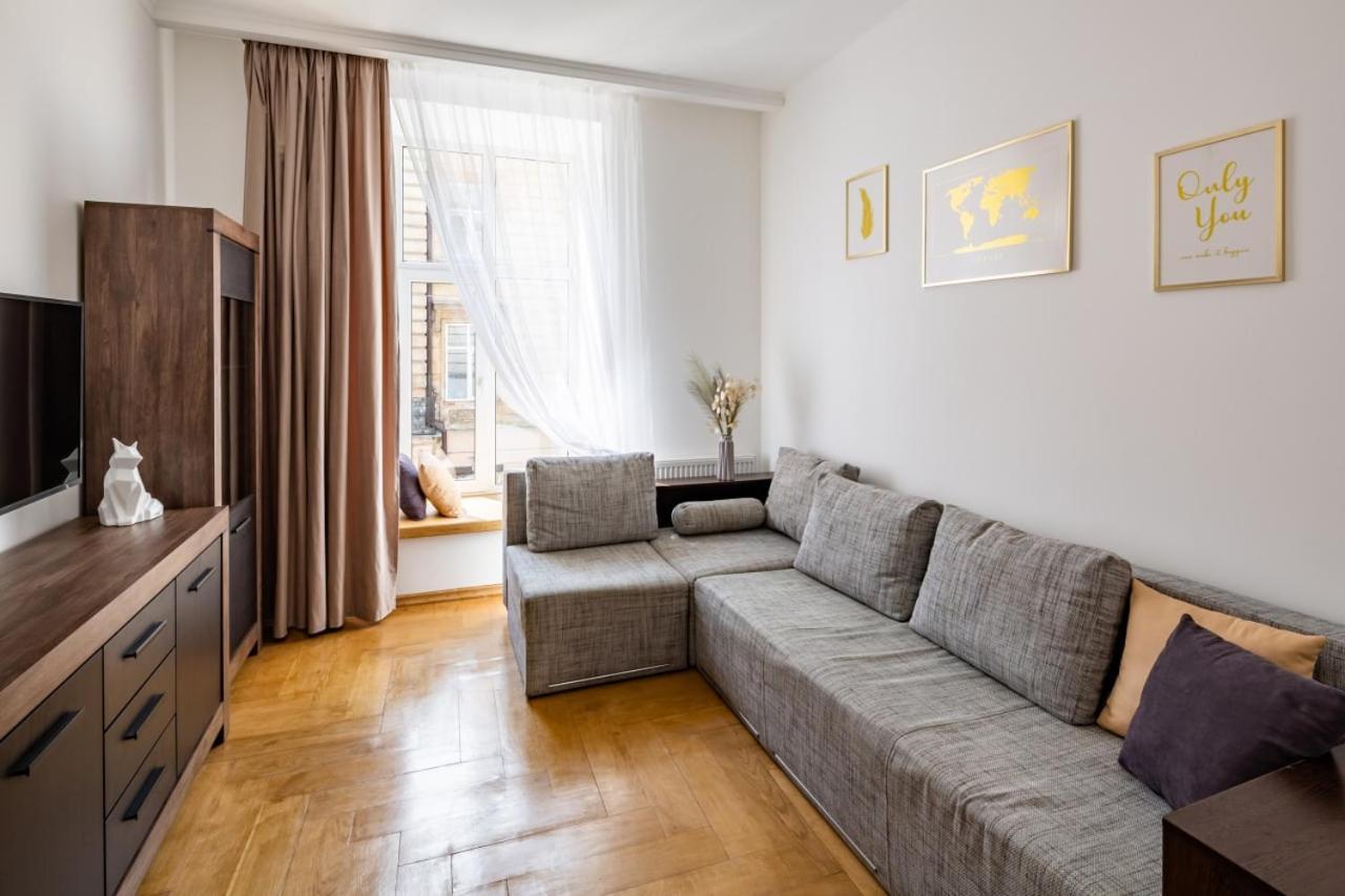 Three Bedroom Apartment On Rynok Square Lviv Exterior photo